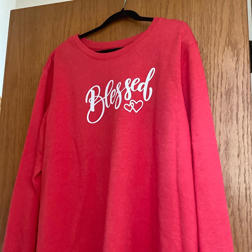 Positivi Tees long sleeve sweatshirt.